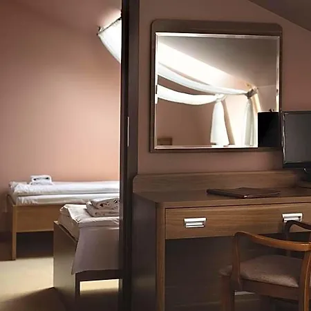 Paria Hotel 2*