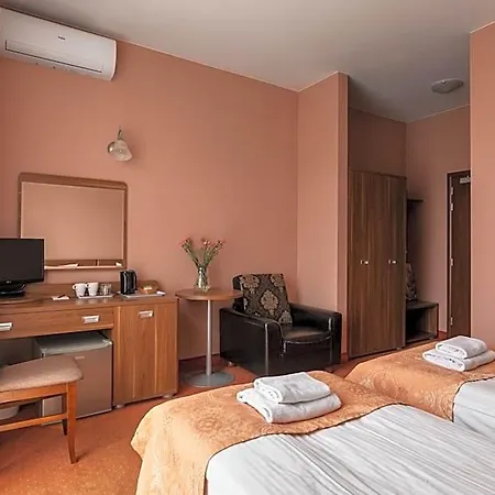 Paria Hotel